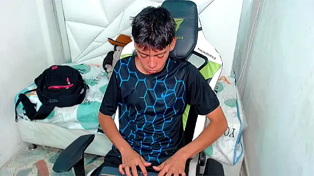 Liarr  online show from March 2026 08:03:02 PM