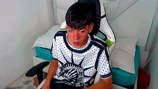 Liarr  online show from April 2026 08:23:01 PM