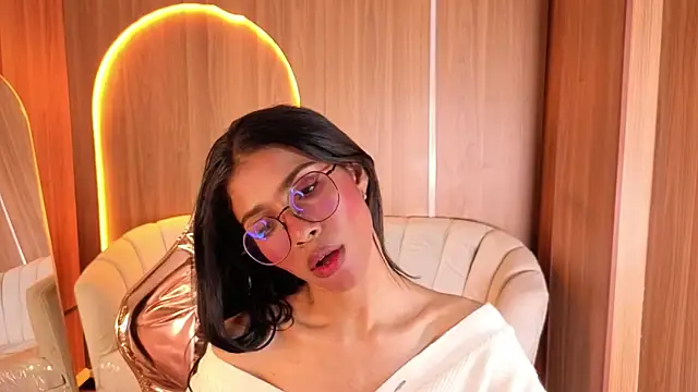 Snapshot of Alina_b_ chatting on March 2026 08:04:01 PM Alina b online show from March 2026 08:04:01 PM