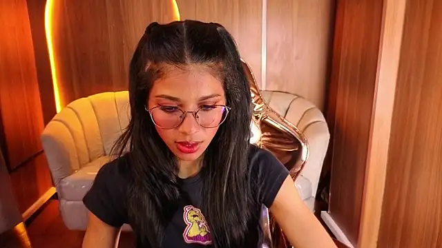 Snapshot of Alina_b_ chatting on May 2026 08:14:01 PM Alina b online show from May 2026 08:14:01 PM