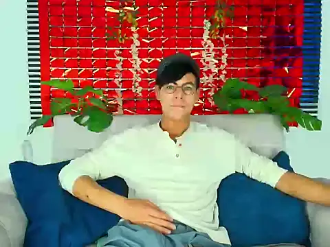 Snapshot of ThiiagoSaeenz chatting on February 2026 06:14:01 PM ThiiagoSaeenz online show from February 2026 06:14:01 PM