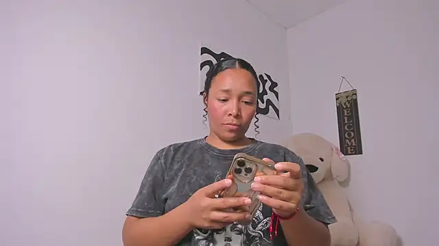 Snapshot of Nia13 chatting on March 2026 05:13:01 AM Nia13 online show from March 2026 05:13:01 AM