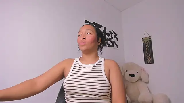 Snapshot of Nia13 chatting on April 2026 03:51:02 AM Nia13 online show from April 2026 03:51:02 AM