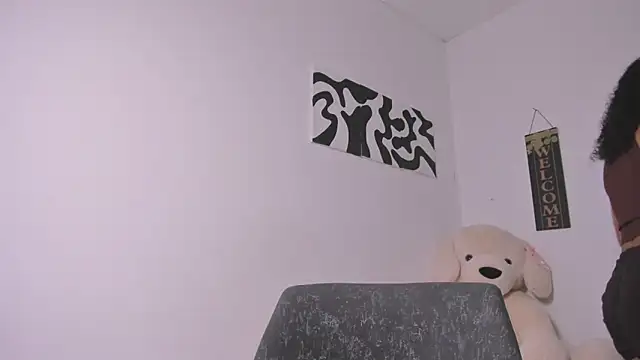 Snapshot of Nia13 chatting on April 2026 10:20:01 PM Nia13 online show from April 2026 10:20:01 PM