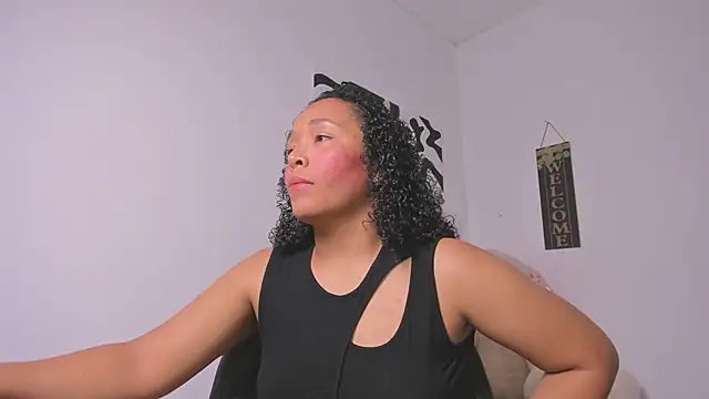 Snapshot of Nia13 chatting on April 2026 04:59:01 AM Nia13 online show from April 2026 04:59:01 AM