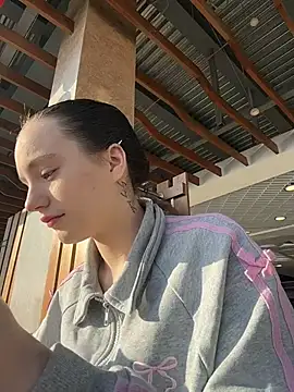 MiaTee online show from February 2026 04:00:01 AM