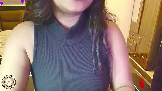 Snapshot of Yara-143 chatting on June 2026 11:35:02 PM Yara-143 online show from June 2026 11:35:02 PM