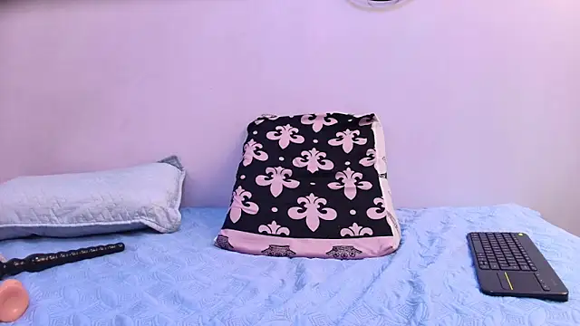 Snapshot of melany_roberts_ chatting on February 2026 03:12:01 AM melany roberts online show from February 2026 03:12:01 AM