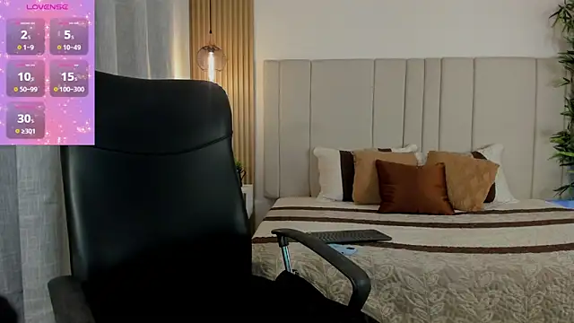 Snapshot of Victoria_Rosee chatting on April 2026 12:32:01 PM Victoria Rosee online show from April 2026 12:32:01 PM