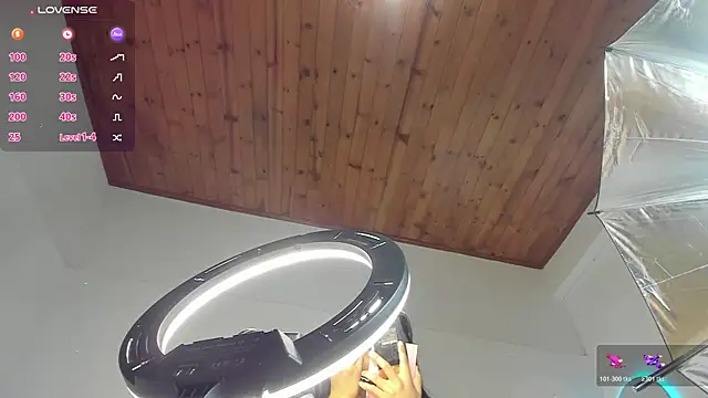 luna velveth online show from April 2026 10:19:02 AM