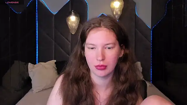 Snapshot of Luna_Tide chatting on April 2026 11:33:02 PM Luna Tide online show from April 2026 11:33:02 PM