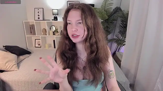 Snapshot of Luna_Tide chatting on April 2026 09:30:02 PM Luna Tide online show from April 2026 09:30:02 PM