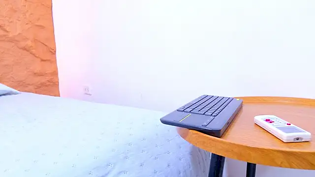 Nahomi Williams  online show from March 2026 12:49:01 PM