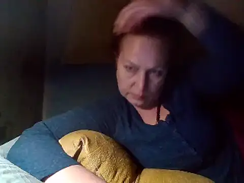 Snapshot of KrystalStyles chatting on April 2026 05:06:02 PM KrystalStyles online show from April 2026 05:06:02 PM