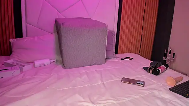 Snapshot of MiaTorres4 chatting on March 2026 08:26:33 AM MiaTorres4 online show from March 2026 08:26:33 AM