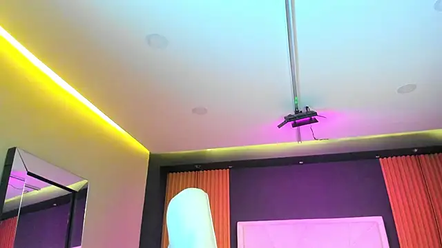 Snapshot of MiaTorres4 chatting on April 2026 12:40:01 PM MiaTorres4 online show from April 2026 12:40:01 PM