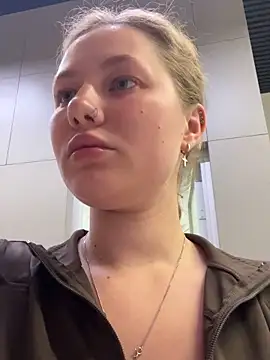 Snapshot of AsynaYuuki chatting on February 2026 06:50:01 PM AsynaYuuki online show from February 2026 06:50:01 PM