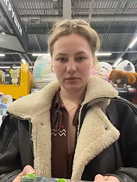 Snapshot of AsynaYuuki chatting on February 2026 05:43:02 PM AsynaYuuki online show from February 2026 05:43:02 PM