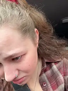 Snapshot of AsynaYuuki chatting on March 2026 11:32:02 AM AsynaYuuki online show from March 2026 11:32:02 AM