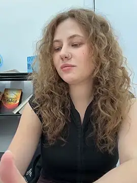 Snapshot of AsynaYuuki chatting on March 2026 06:18:02 PM AsynaYuuki online show from March 2026 06:18:02 PM