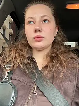 Snapshot of AsynaYuuki chatting on April 2026 10:46:01 AM AsynaYuuki online show from April 2026 10:46:01 AM