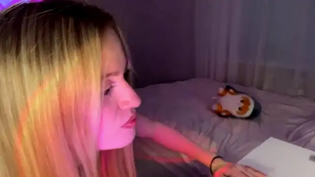 Between Eeys online show from March 2026 03:08:01 PM