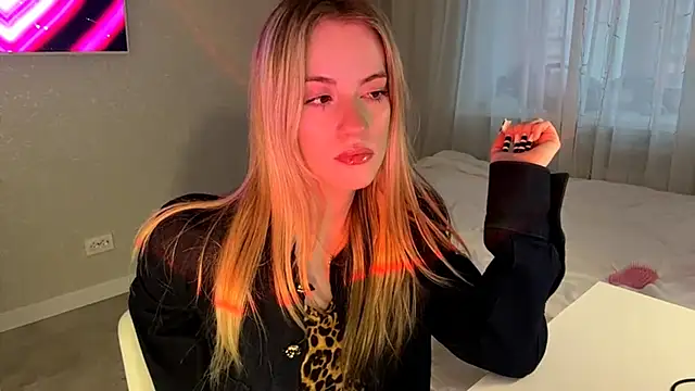 Between Eeys online show from April 2026 03:53:01 PM