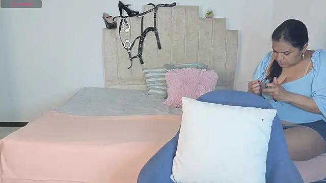 Snapshot of Angela_mature49 chatting on March 2026 04:37:01 PM Angela mature49 online show from March 2026 04:37:01 PM