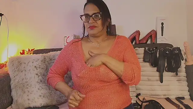 Snapshot of Angela_mature49 chatting on April 2026 03:45:02 AM Angela mature49 online show from April 2026 03:45:02 AM