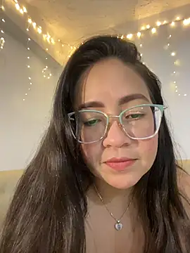 Snapshot of alisbloom chatting on March 2026 04:05:01 AM alisbloom online show from March 2026 04:05:01 AM