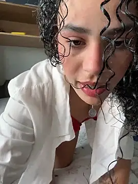 SirenStell0 online show from April 2026 07:47:02 PM