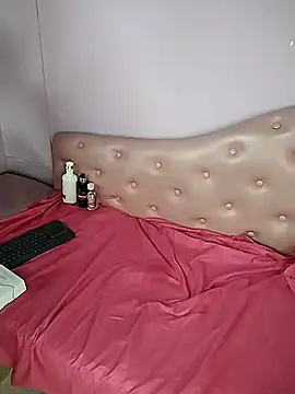 Noa Baker online show from April 2026 12:24:01 PM