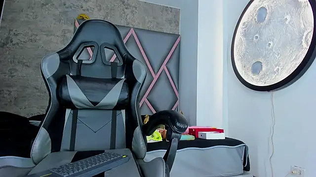 Emily-Queen03 online show from February 2026 11:39:01 AM