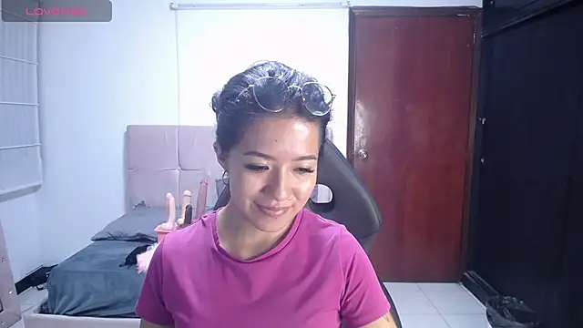 Snapshot of Lynn_turner chatting on June 2026 01:10:01 PM Lynn turner online show from June 2026 01:10:01 PM