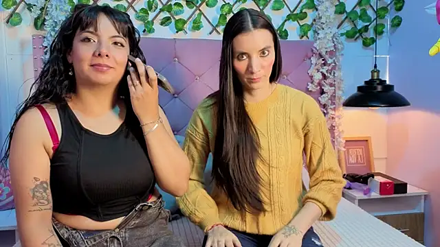 Snapshot of Valkiria-and-Dione chatting on April 2026 07:28:01 PM Valkiria-and-Dione online show from April 2026 07:28:01 PM