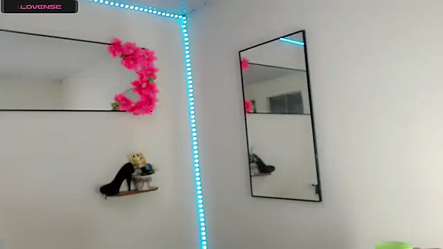 NathalialLooes online show from April 2026 05:10:01 AM