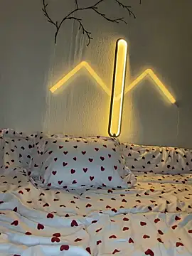 AlyaX X online show from April 2026 01:06:02 PM