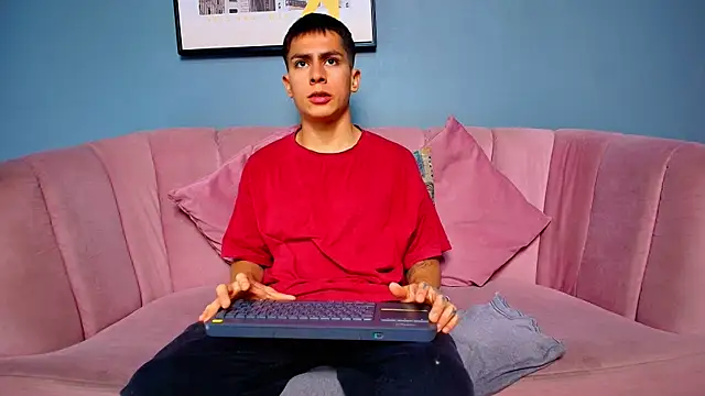 Aron pulse online show from April 2026 01:52:02 PM