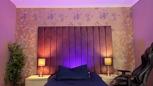 sophiegriffin online show from April 2026 01:19:01 PM