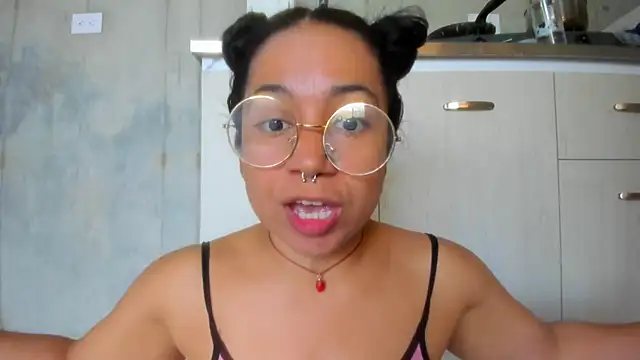 Snapshot of chiarafustox chatting on April 2026 03:21:02 PM chiarafustox online show from April 2026 03:21:02 PM