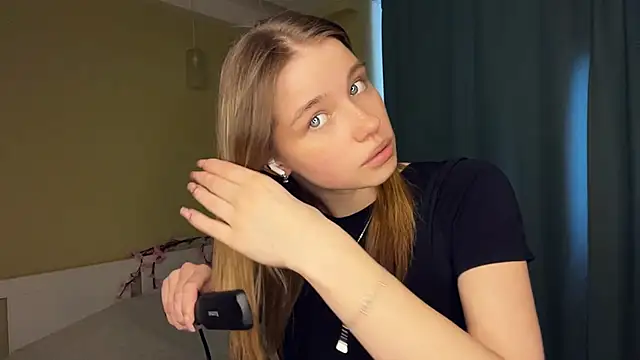 Snapshot of EarthaStinett chatting on March 2026 12:11:01 PM EarthaStinett online show from March 2026 12:11:01 PM