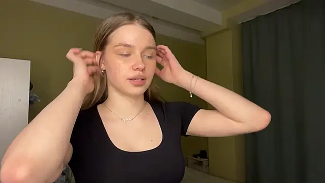 Snapshot of EarthaStinett chatting on March 2026 04:01:02 PM EarthaStinett online show from March 2026 04:01:02 PM