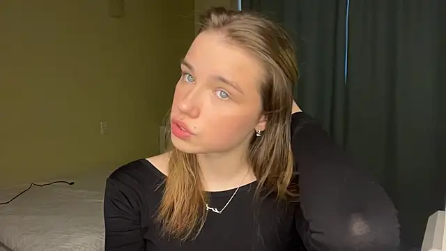 Snapshot of EarthaStinett chatting on April 2026 11:30:02 AM EarthaStinett online show from April 2026 11:30:02 AM