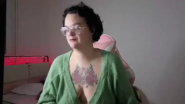 lunatigre4 online show from February 2026 09:41:01 PM