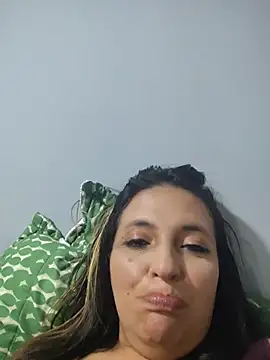 Snapshot of KENDRA-HONEY chatting on May 2026 04:09:01 AM KENDRA-HONEY online show from May 2026 04:09:01 AM