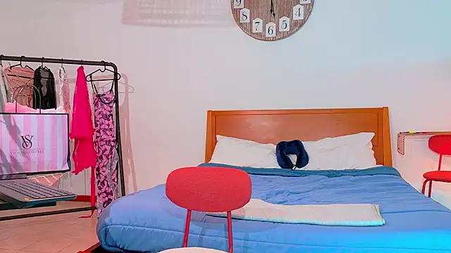 kylliefox  online show from January 2026 02:08:01 PM