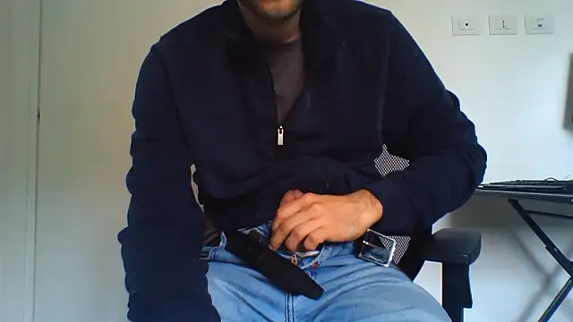 Snapshot of andre_italy chatting on May 2026 01:28:02 PM andre italy online show from May 2026 01:28:02 PM