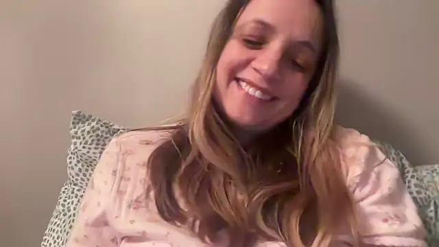 Snapshot of ShyFlameLive chatting on April 2026 01:22:02 AM ShyFlameLive online show from April 2026 01:22:02 AM