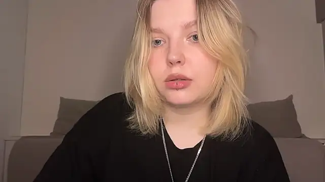 Ophelia Ritz online show from April 2026 10:29:01 PM