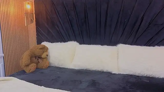 Snapshot of Amber-Horney chatting on April 2026 02:39:01 PM Amber-Horney online show from April 2026 02:39:01 PM